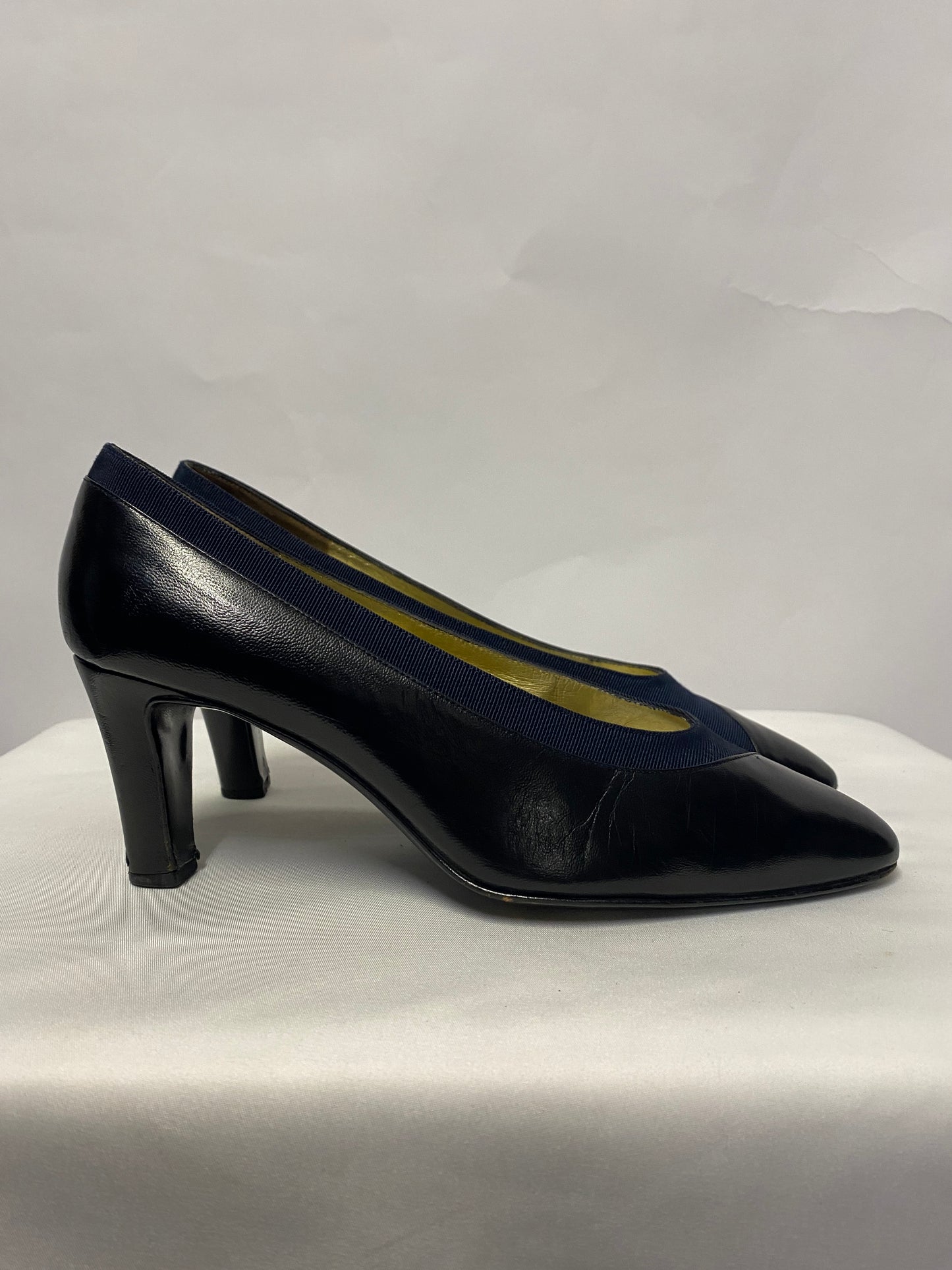 Bruno Magli Navy and Black Leather and Fabric Pumps 3.5