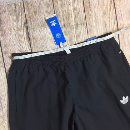 BNWT Adidas Black & White Shark Woven Tracksuit Bottoms Trousers Size M