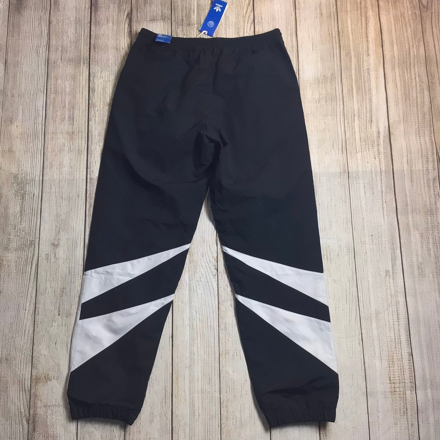 BNWT Adidas Black & White Shark Woven Tracksuit Bottoms Trousers Size M