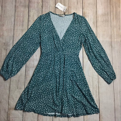 BNWT Stradivarius Green & White Long Sleeve Floral Dress Size M