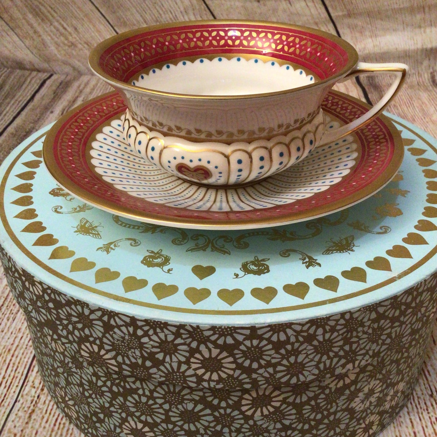 Wedgwood Harlequin Collection - Queen of Hearts Teacup & Saucer Set (in box)