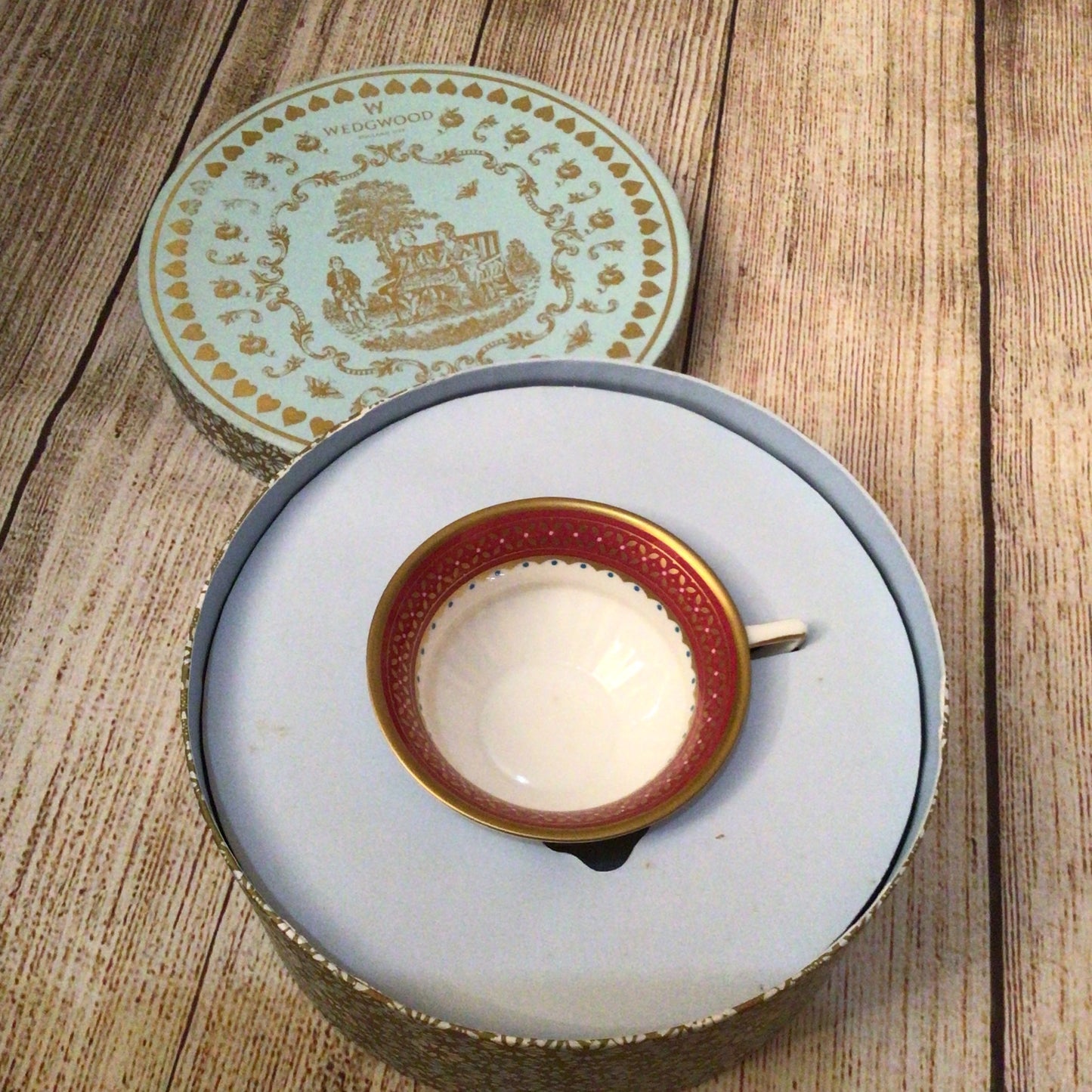 Wedgwood Harlequin Collection - Queen of Hearts Teacup & Saucer Set (in box)