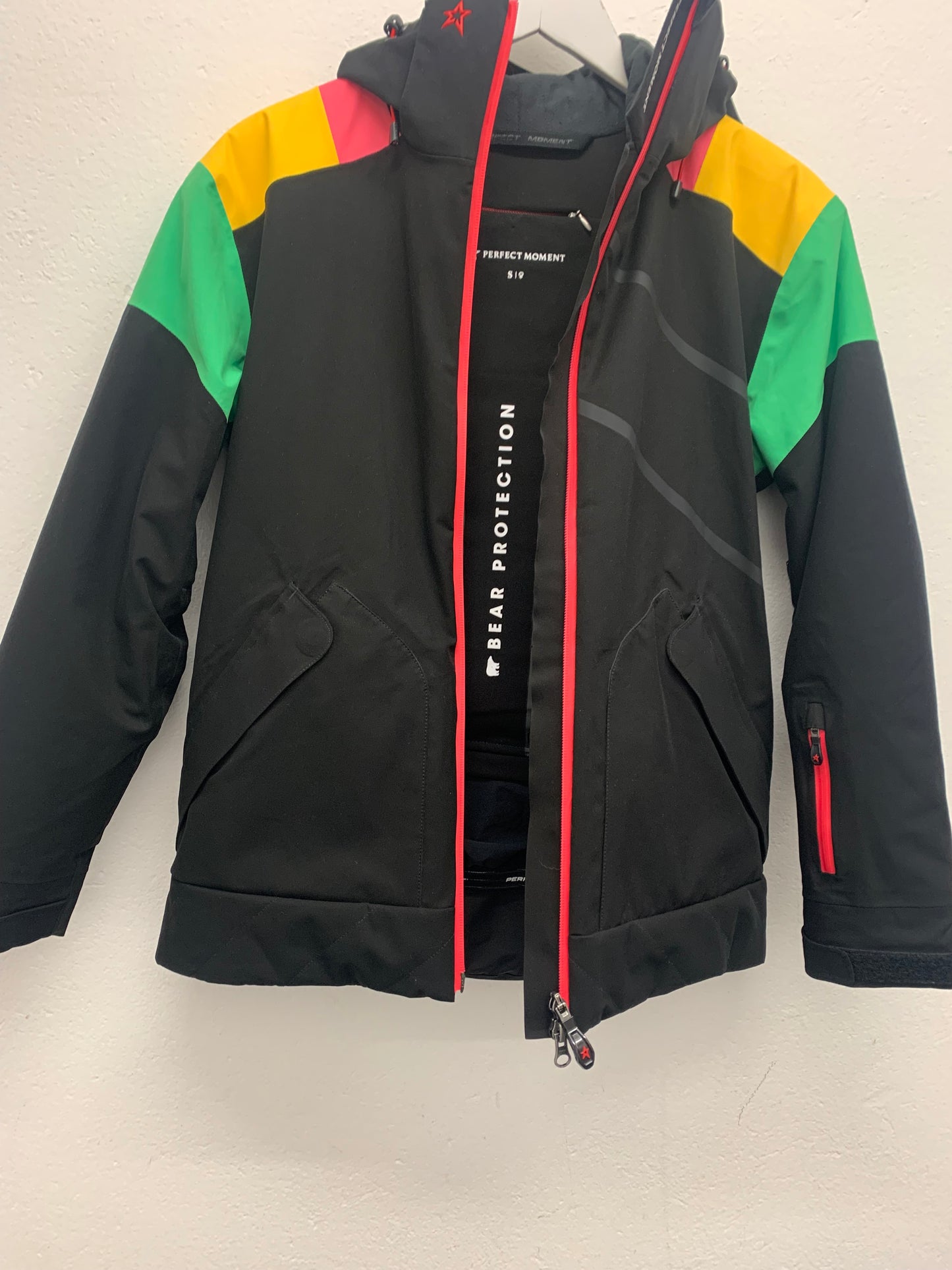 Perfect Moment Black Ski Jacket Size 10