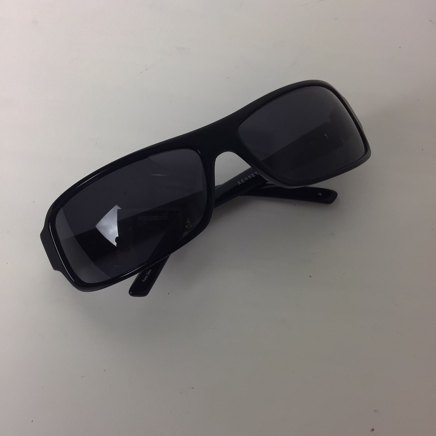 Kenneth Cole Black Wrap It Up 300 84015 Sunglasses L.120mm