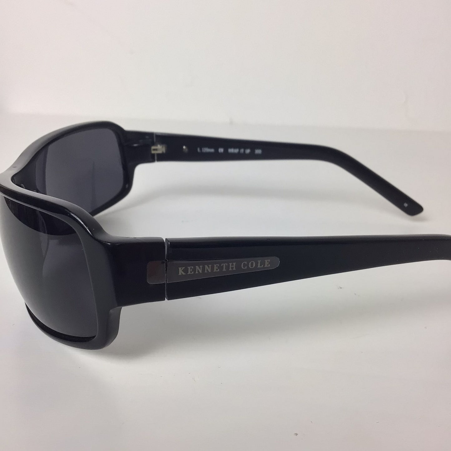 Kenneth Cole Black Wrap It Up 300 84015 Sunglasses L.120mm