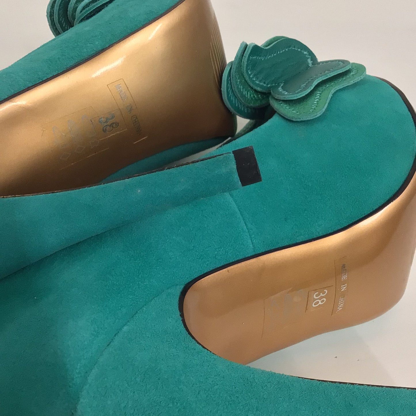 BNIB Schuh Green Frenchie Butterfly Court Heels Size 5 UK