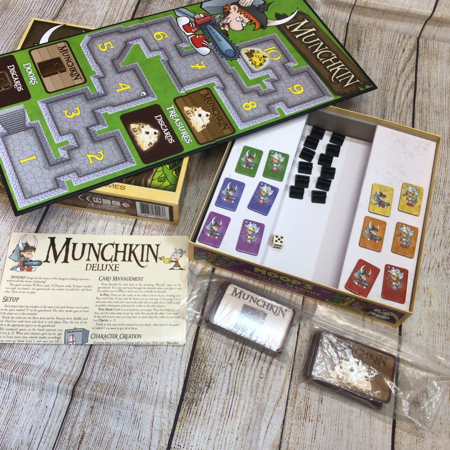 Munchkin Deluxe Card Game, Steve Jackson Games 837654320976