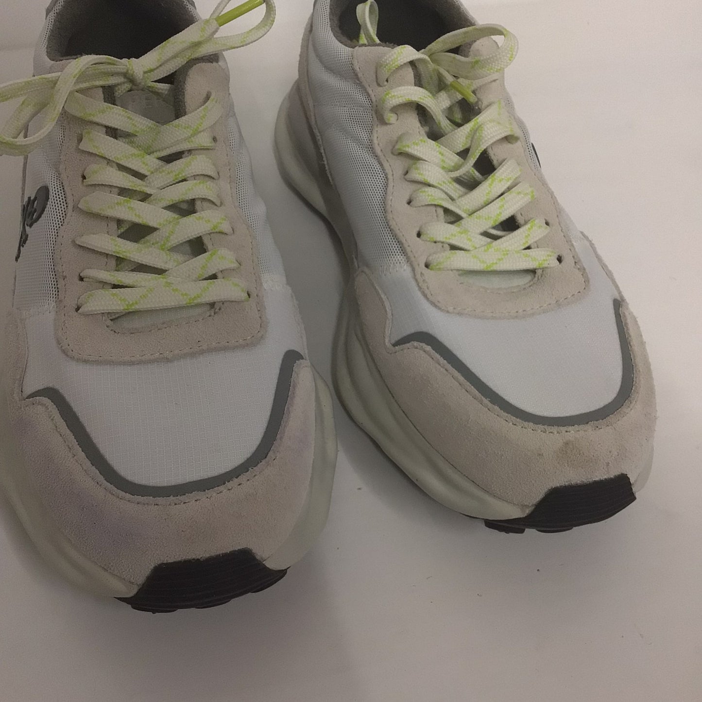 Scalpers Grey & White Trainers w/Green Laces Size 8 UK