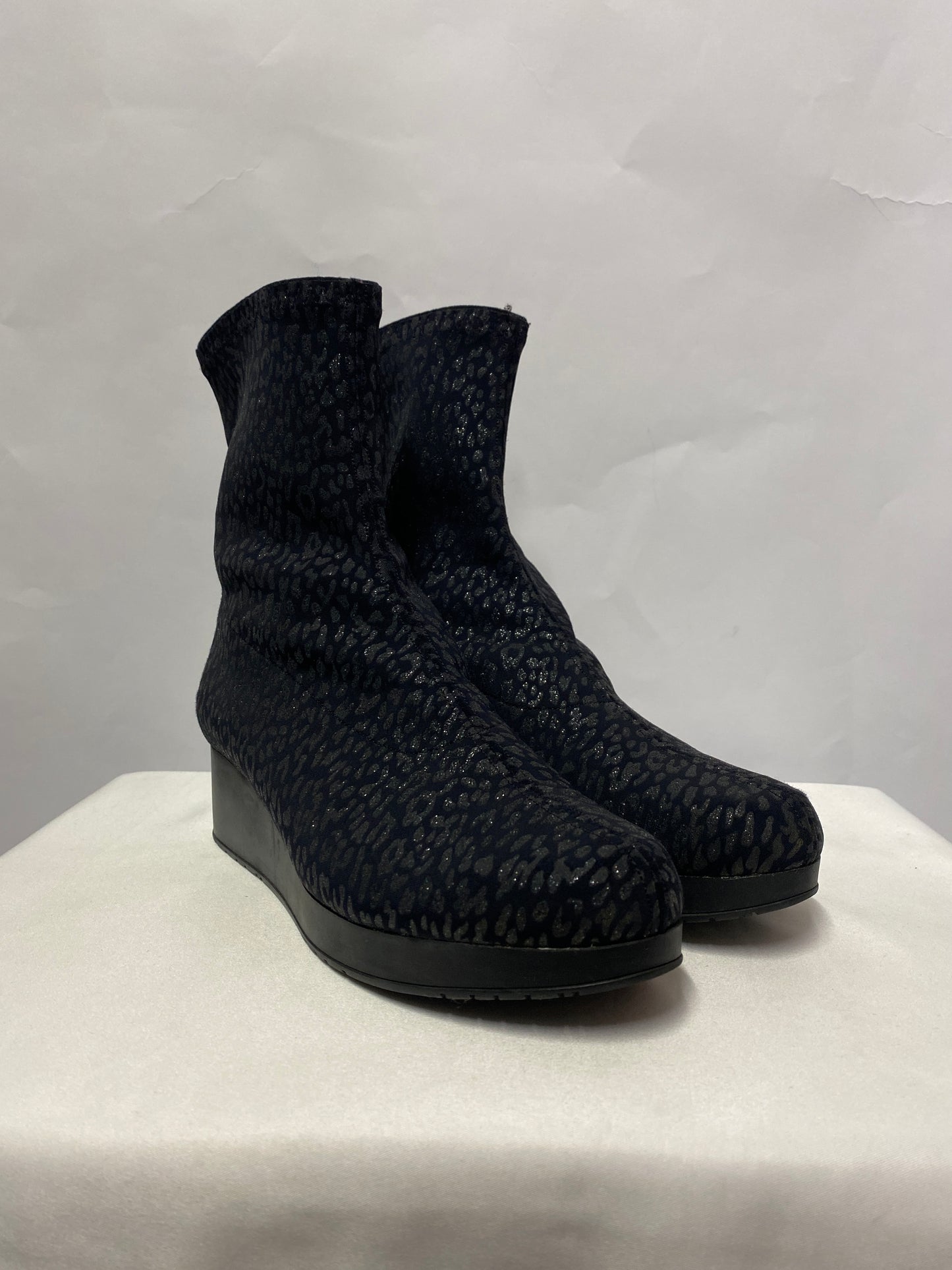 Robert Clergerie Black Cheetah Glitter Ankle Boots 5/38