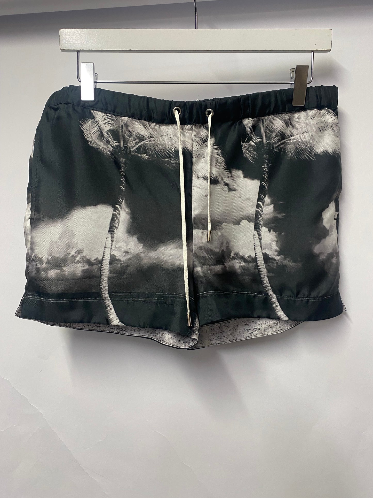 Orlebar Brown Graphite Silk Beach Print Shorts 6 BNWT