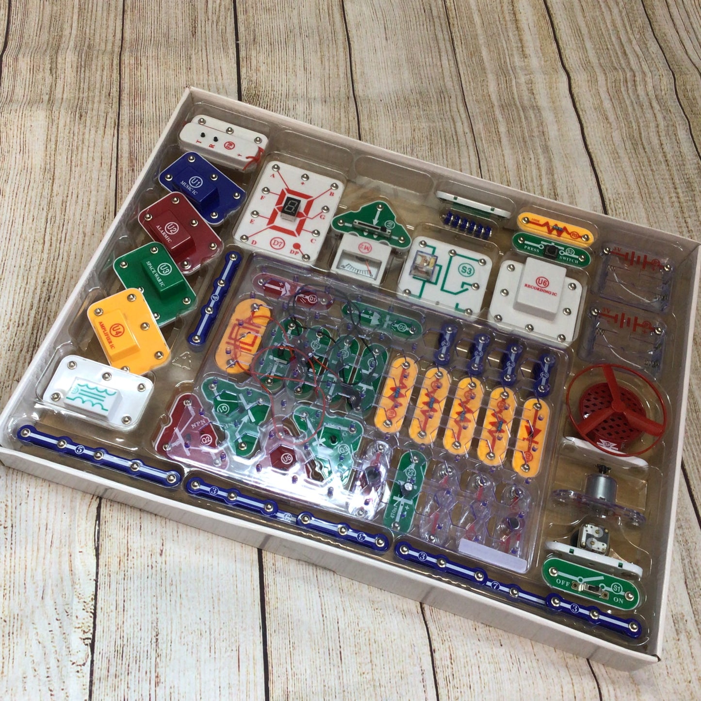 Elenco Snap Circuits Extreme 750, Model SC-750, 756619002958 (batteries incl)