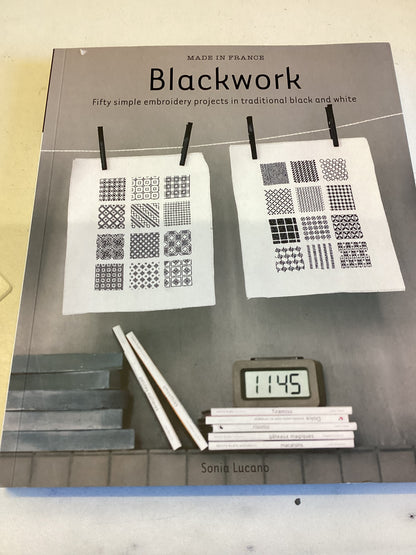 Blackwork Fifty Simple Embroidery Projects In Traditional Black And White Sonia Lucano