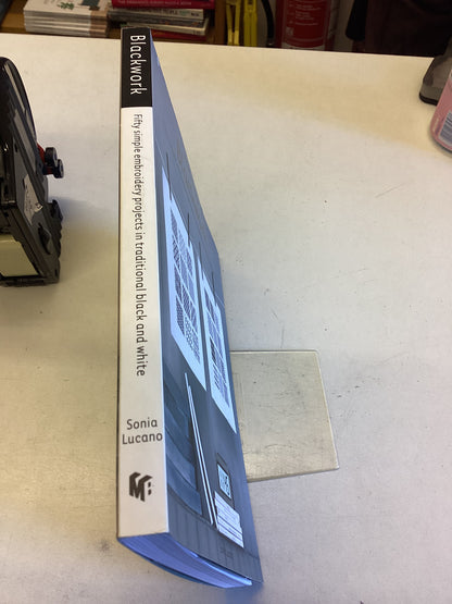 Blackwork Fifty Simple Embroidery Projects In Traditional Black And White Sonia Lucano