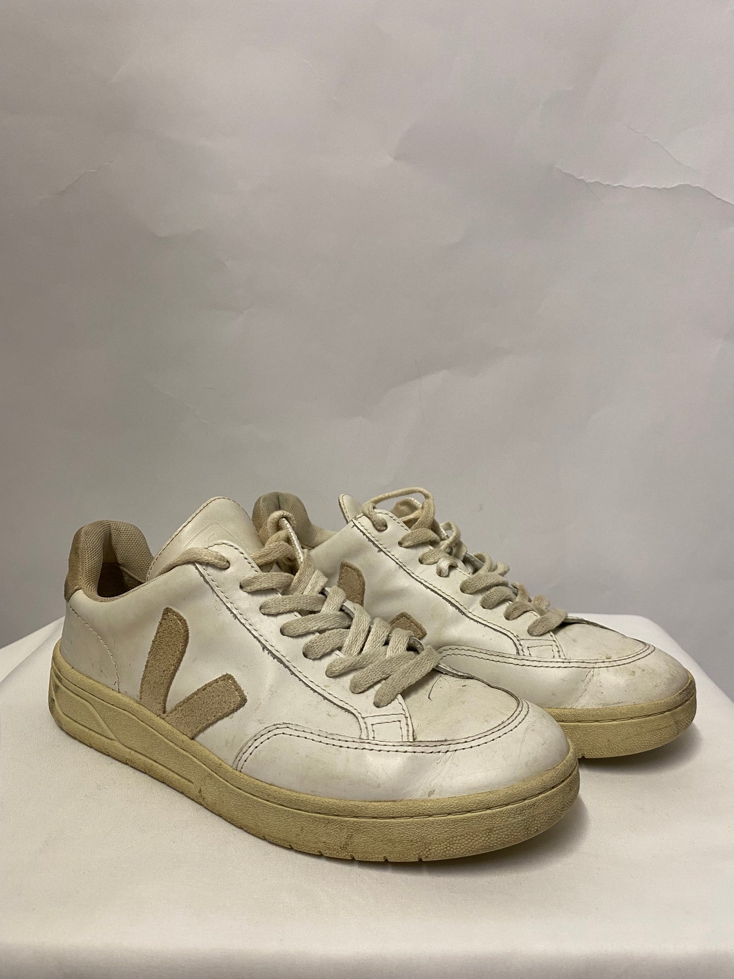 Veja V12 Cream and White Trainers 6