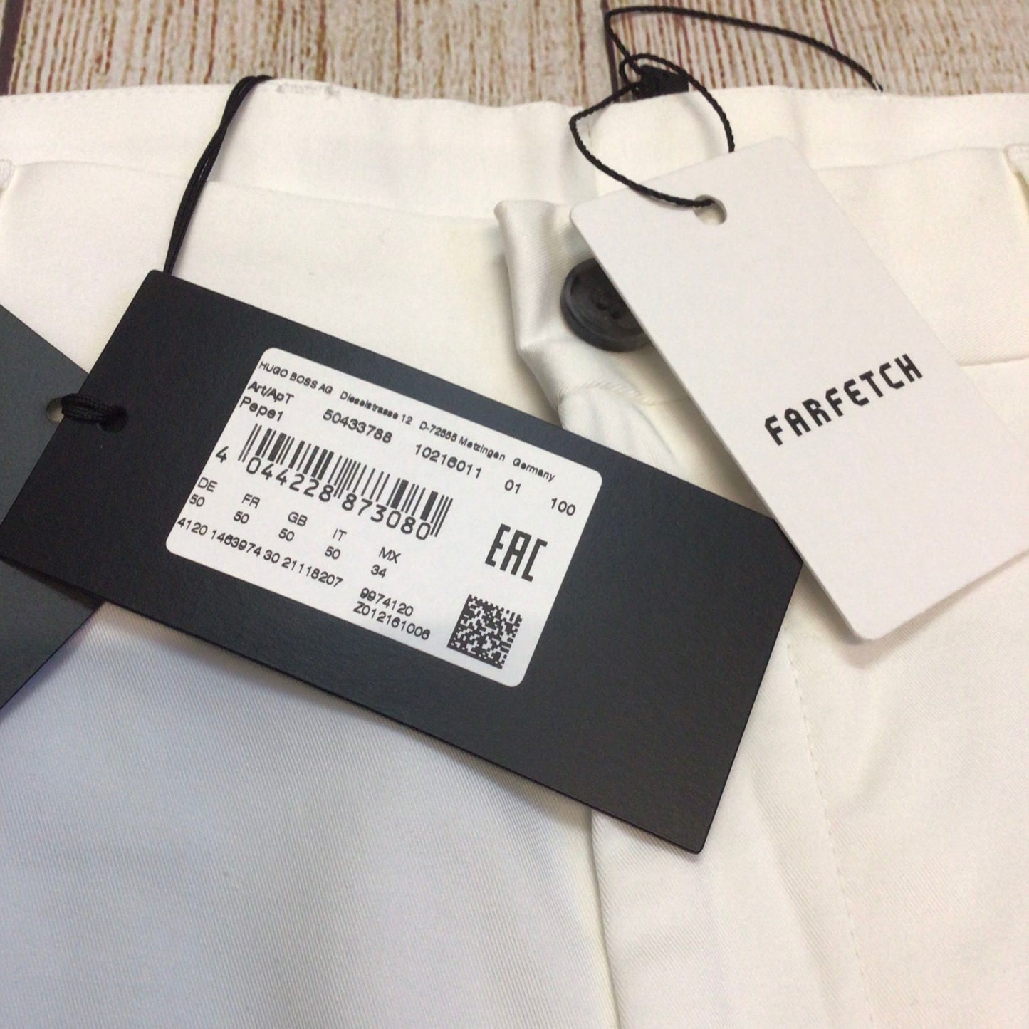 BNWT Hugo Boss White Shorts Size 34R