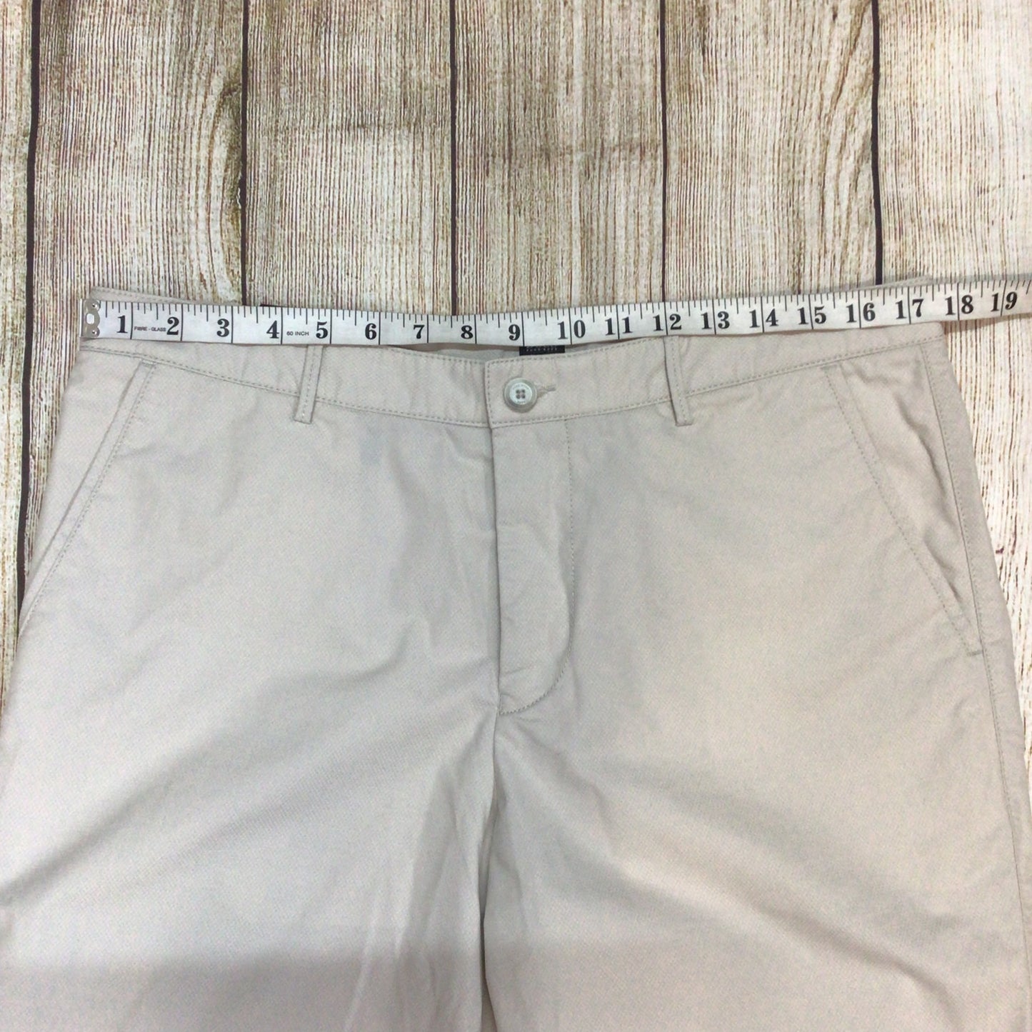 BNWT Hugo Boss Slice Natural Beige Shorts Size 34R