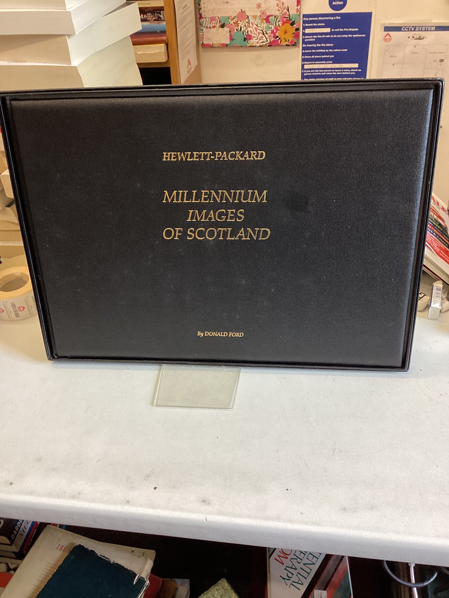 Millennium Images of Scotland  Donald Ford Hewlett-Packard No 1471/4000