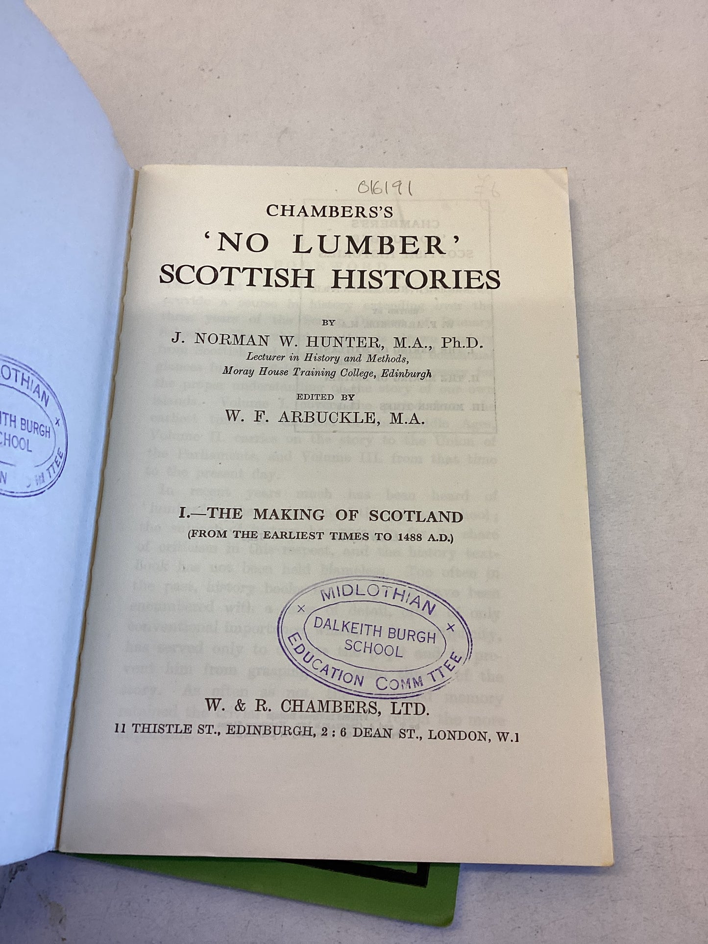 Chambers's 'No Lumber' Scottish Histories 1 The Making of Scotland 2 The Making Of Britain