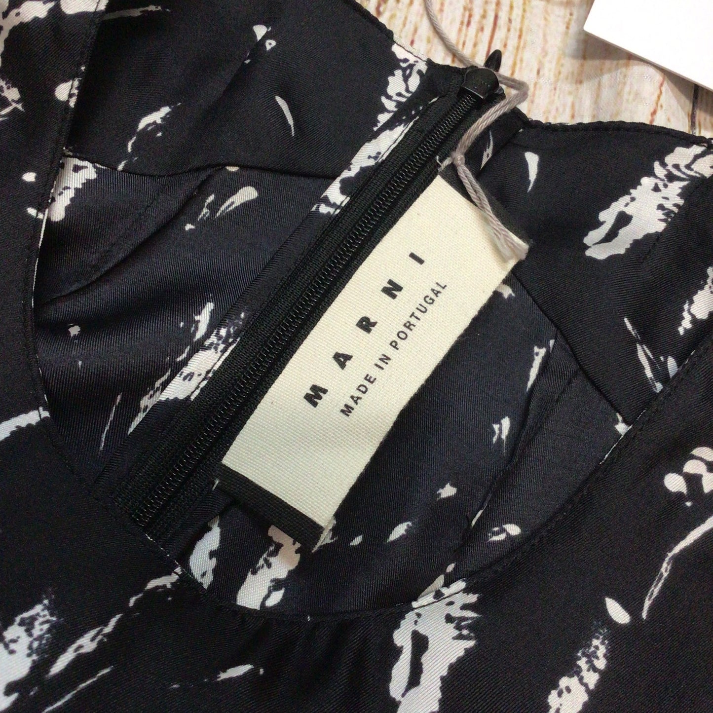 BNWT Marni Black & White Abstract Print 100% Silk Top Size 40 (on label)