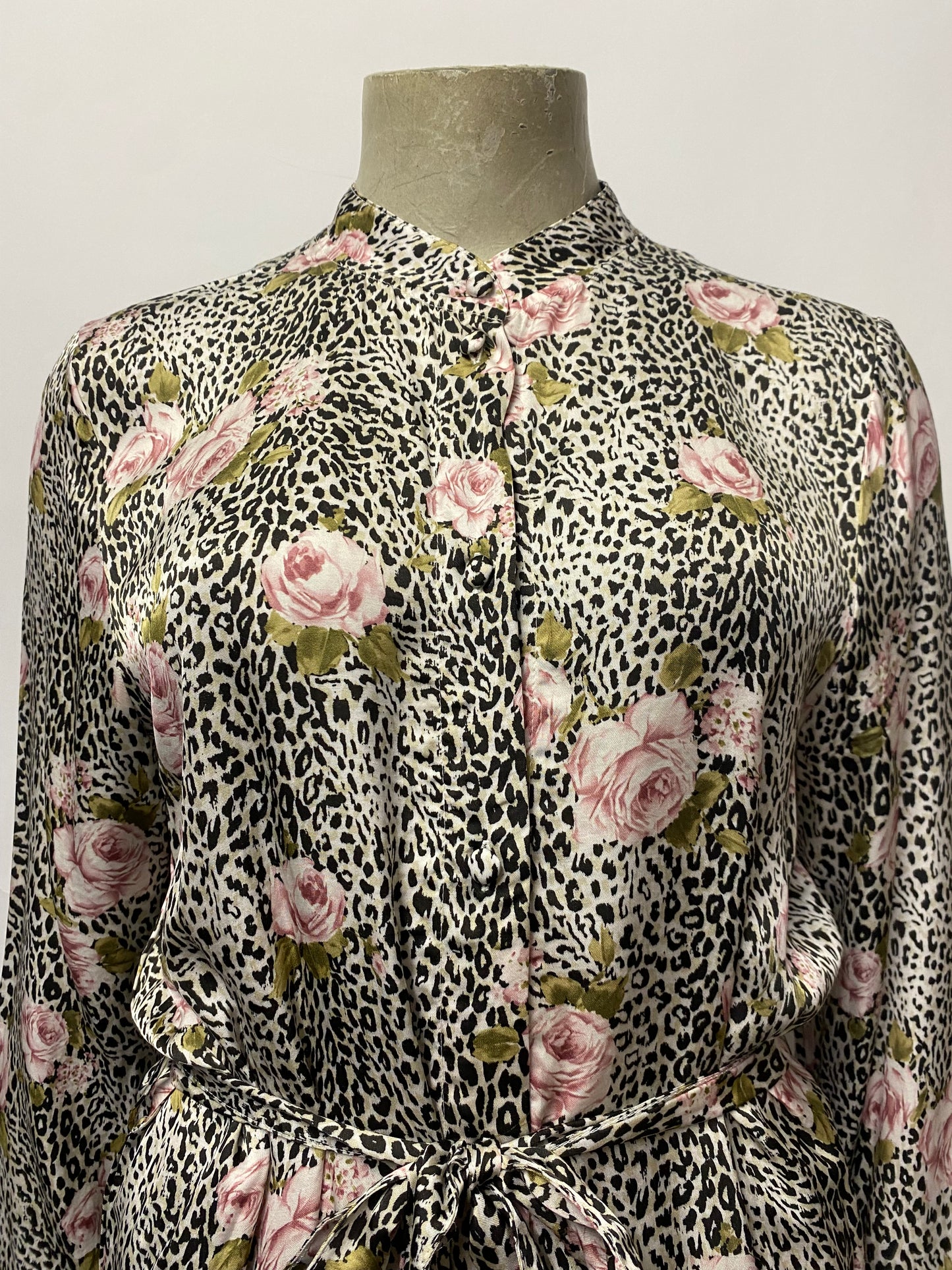 Intimissimi Rose and Animal Print Button Down Belted Robe Small