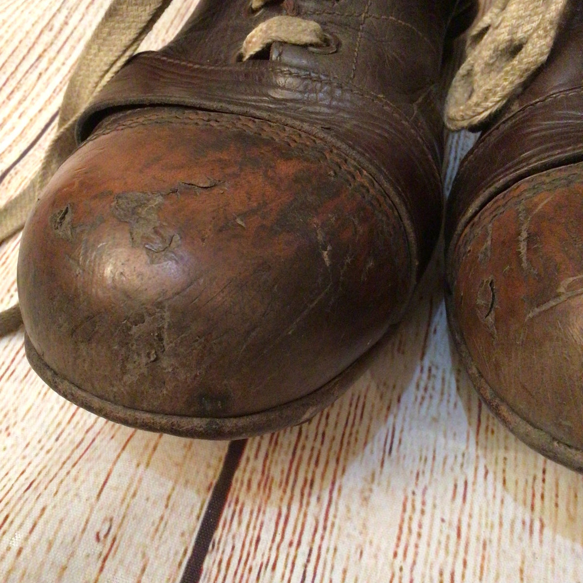 Vintage 1940s Barbarian Brown Leather Football Boots w/Spare Laces