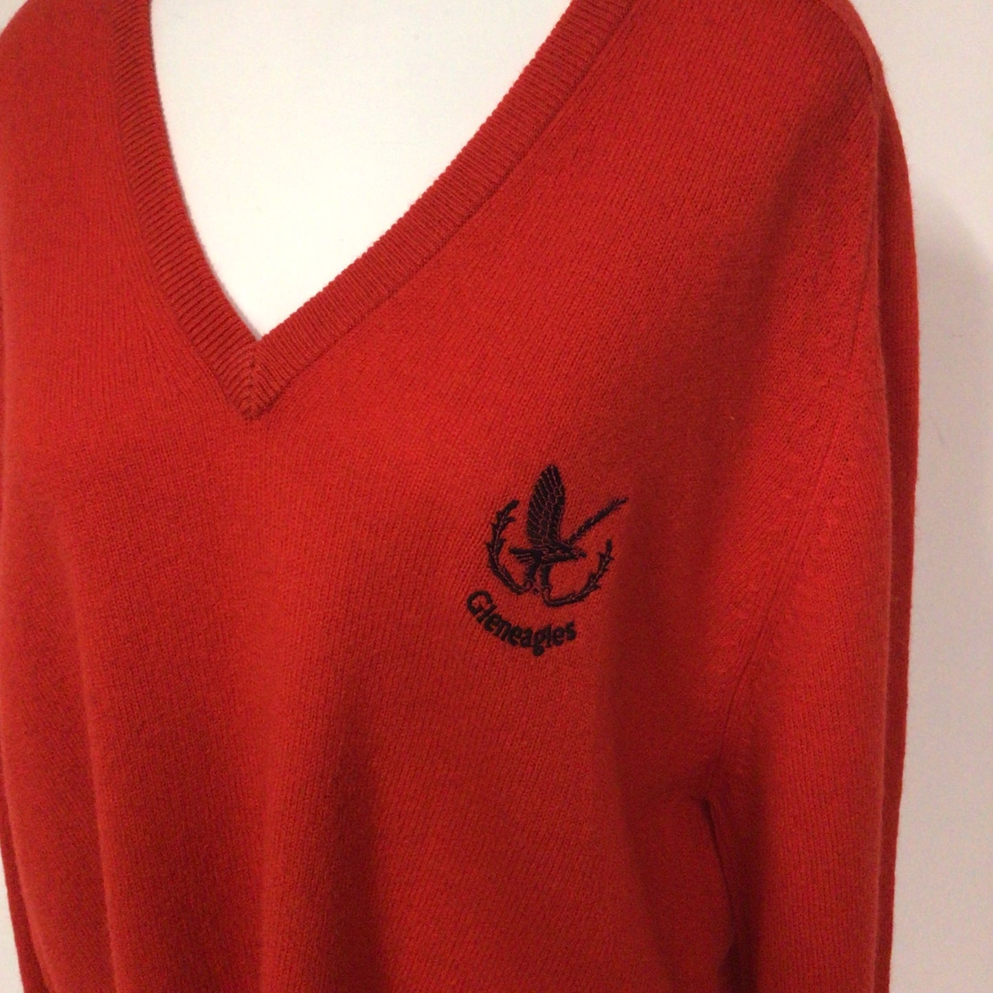 Lyle & Scott Gleneagles Red V Neck 100% Lambswool Jumper Size Ch 48" (approx.)