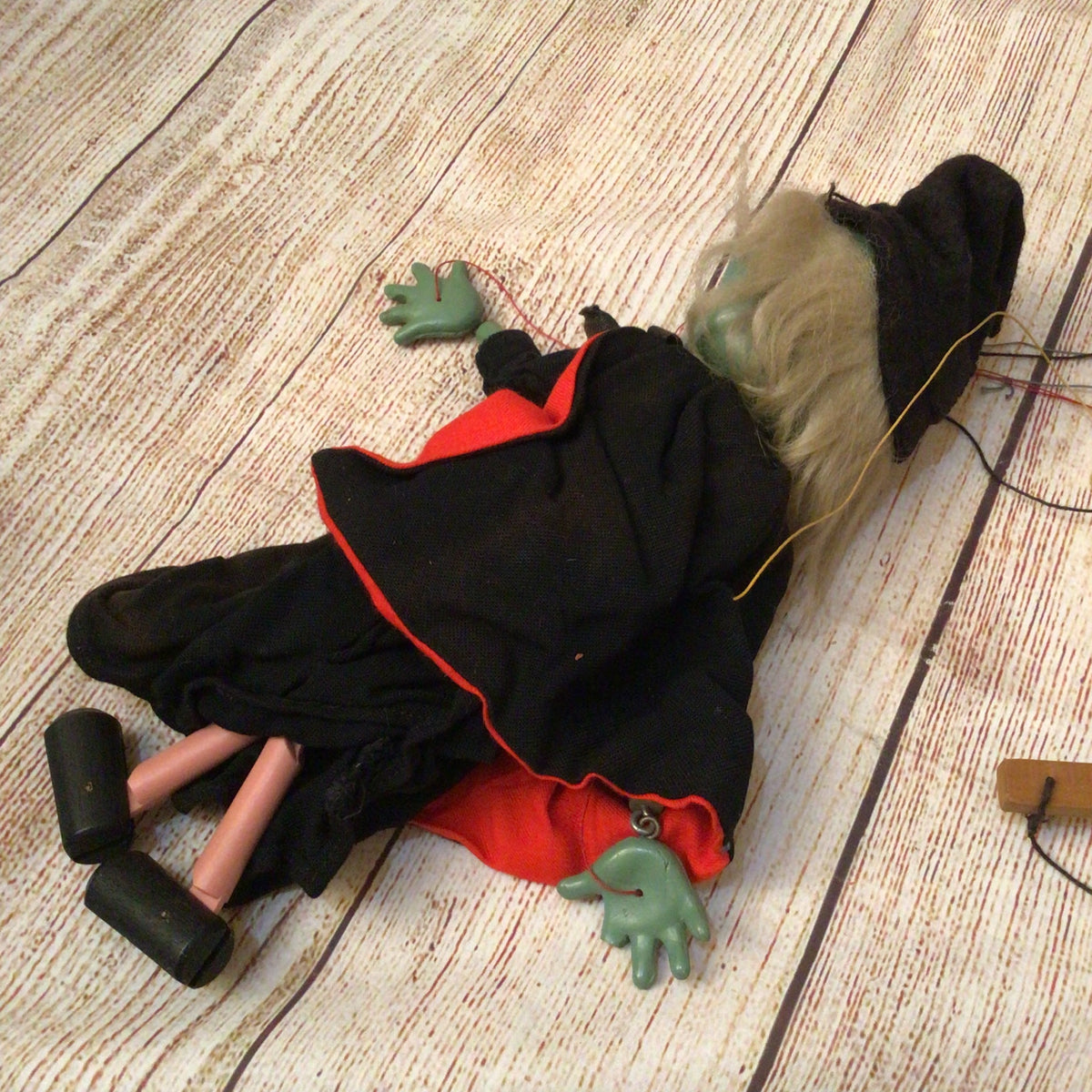 Pelham Puppets - 4x Puppets (incl. Green Witch)