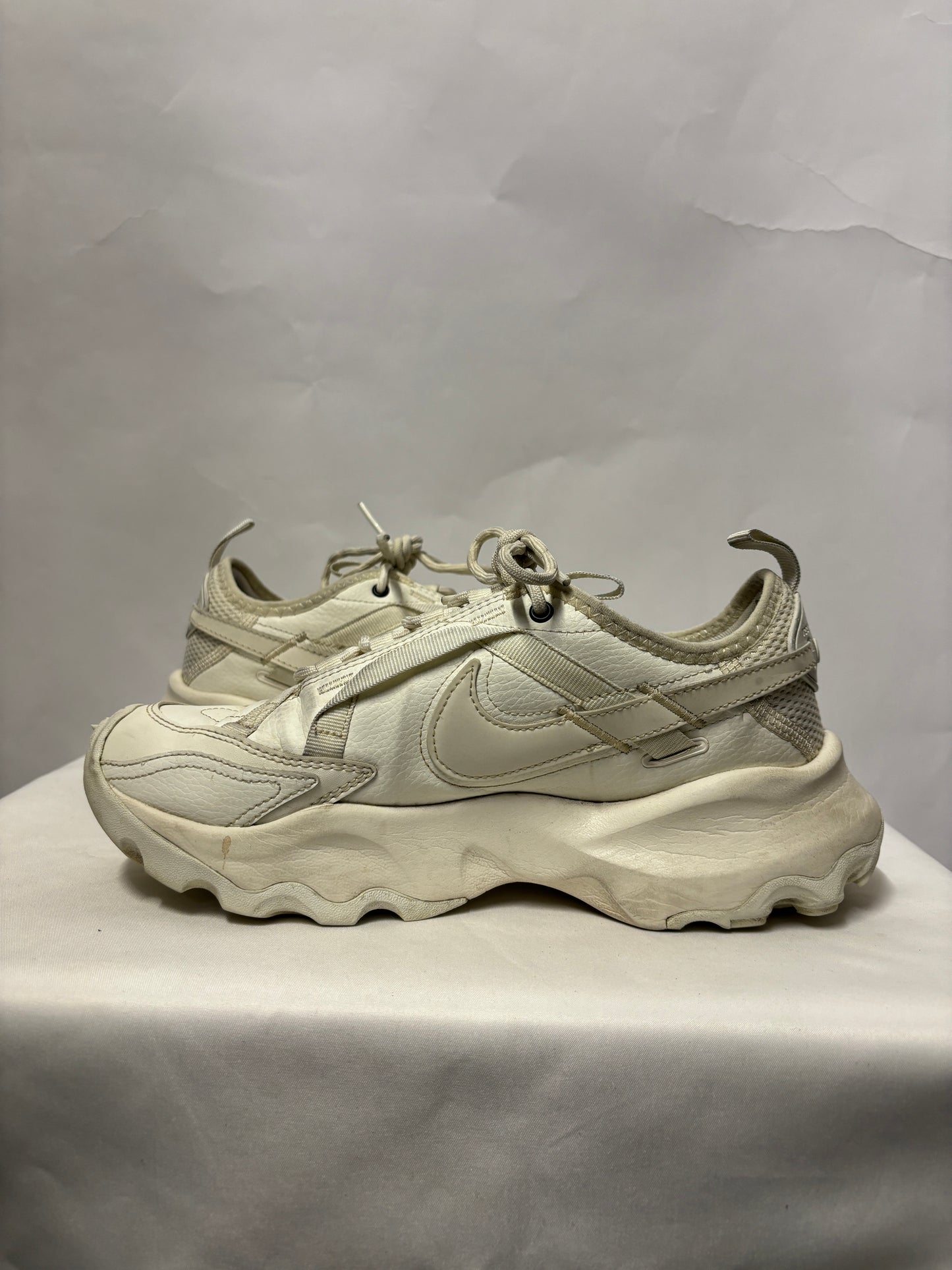 Nike White TC7900 Lace Up Trainers 5.5