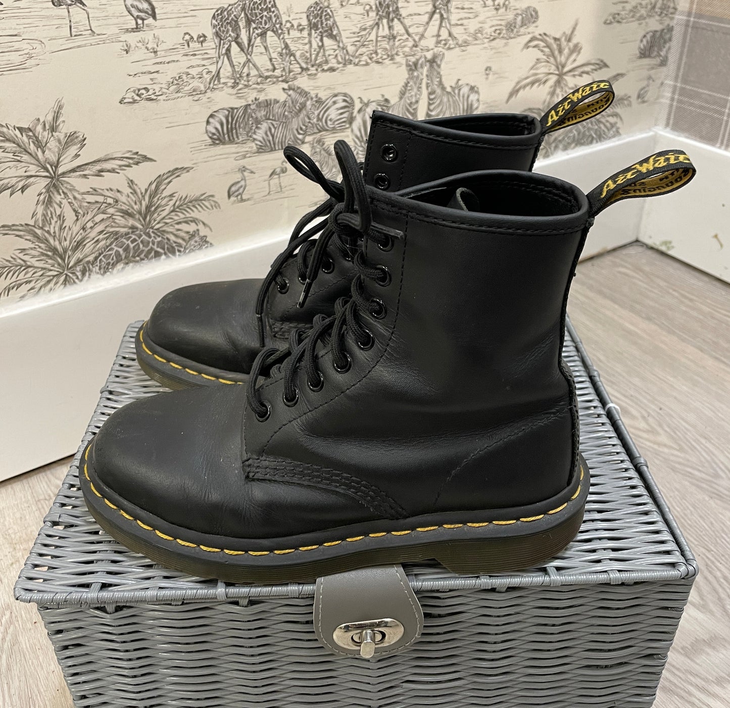 Doc Dr Martens Black Leather Classic Air Wair Lace Up Boots UK 5