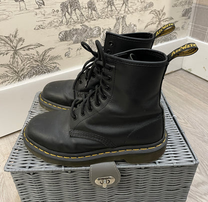 Doc Dr Martens Black Leather Classic Air Wair Lace Up Boots UK 5