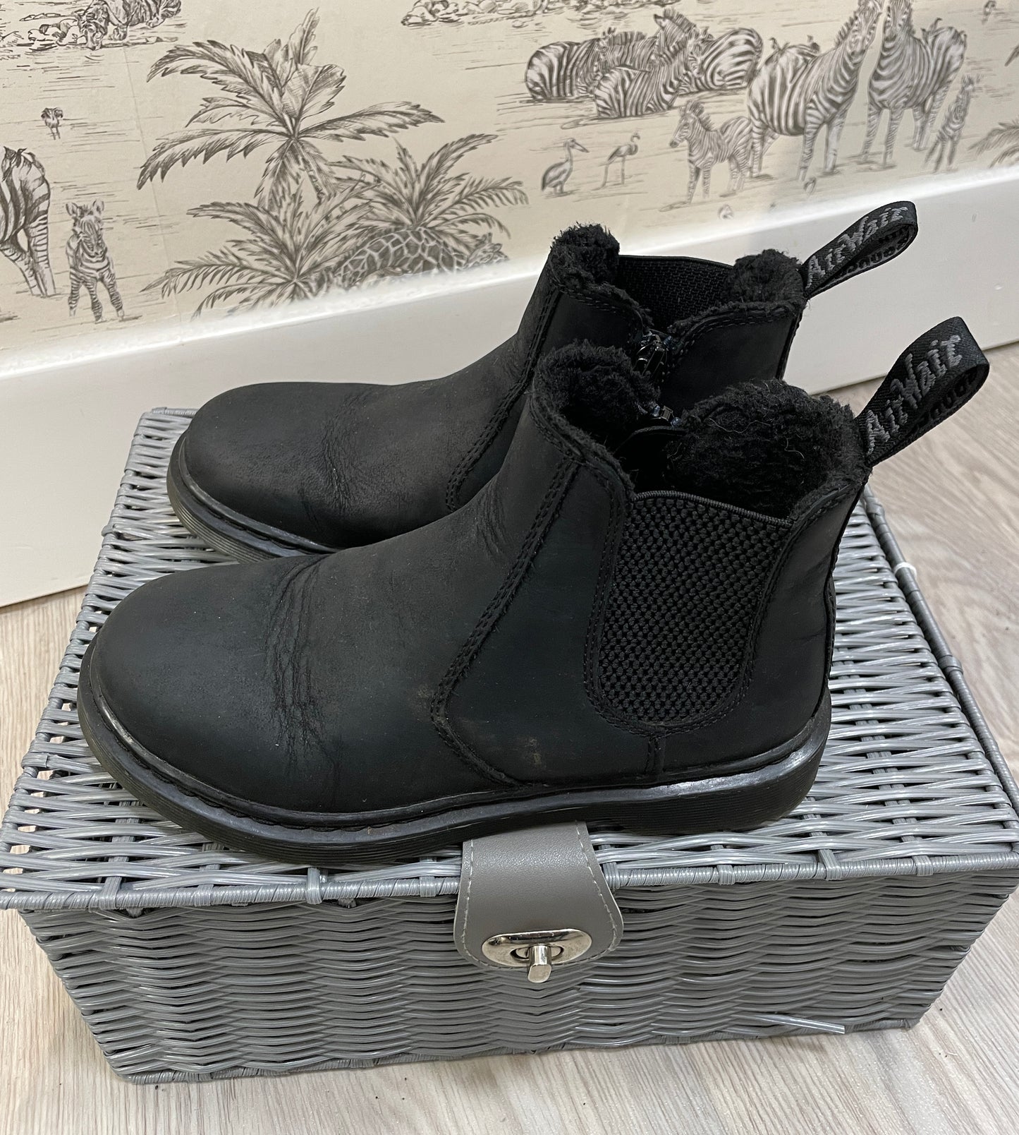 Doc Dr Martens Black Leather Nubuck Fur Lined Air Wair Ankle Boots UK 3