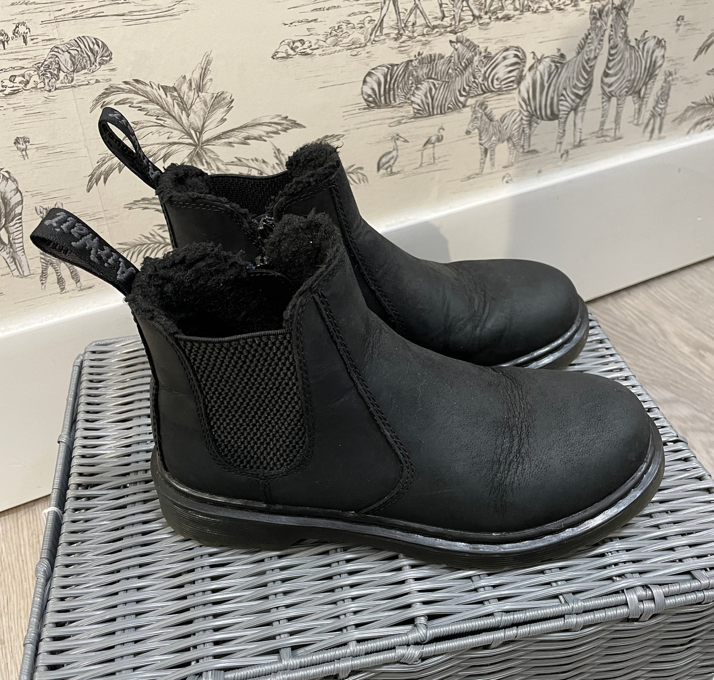 Doc Dr Martens Black Leather Nubuck Fur Lined Air Wair Ankle Boots UK 3
