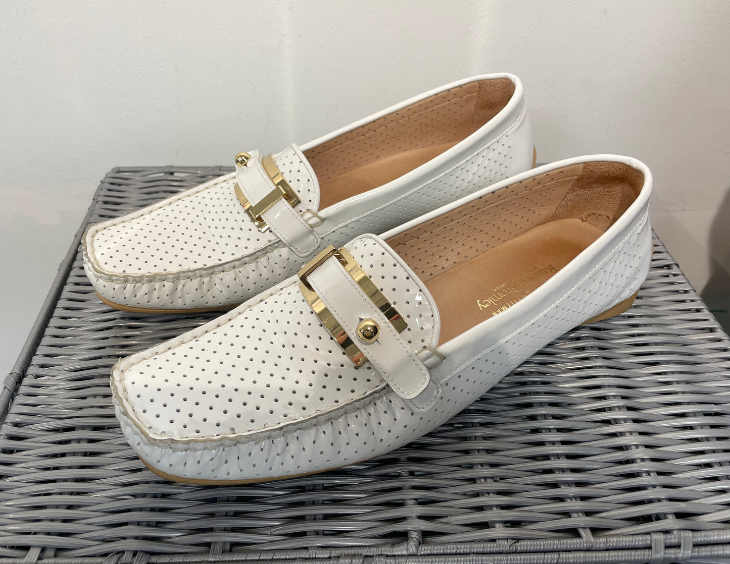 Stuart Weitzman for Russell & Bromley White Patent Leather Flat Moccasin Shoe 9.5 UK 7.5