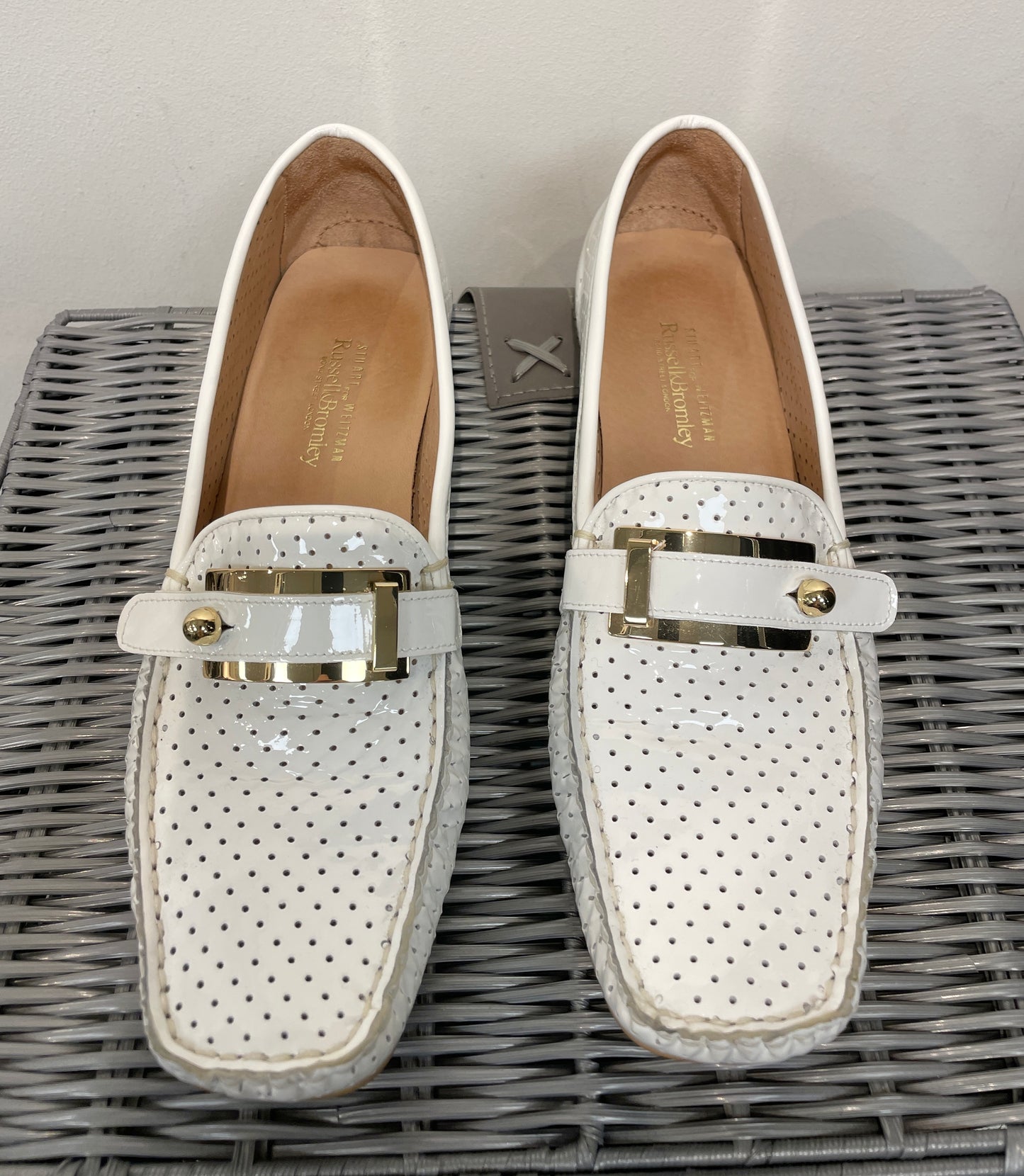 Stuart Weitzman for Russell & Bromley White Patent Leather Flat Moccasin Shoe 9.5 UK 7.5
