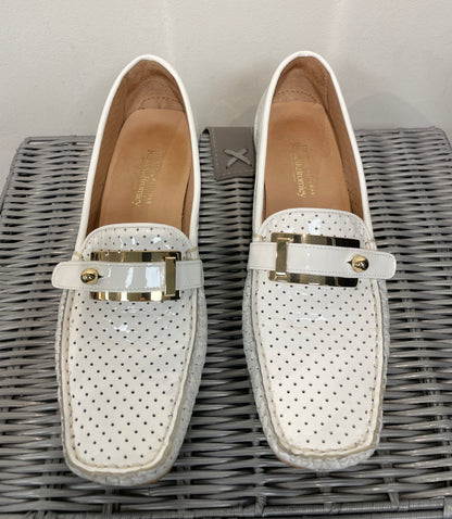Stuart Weitzman for Russell & Bromley White Patent Leather Flat Moccasin Shoe 9.5 UK 7.5
