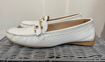 Stuart Weitzman for Russell & Bromley White Patent Leather Flat Moccasin Shoe 9.5 UK 7.5