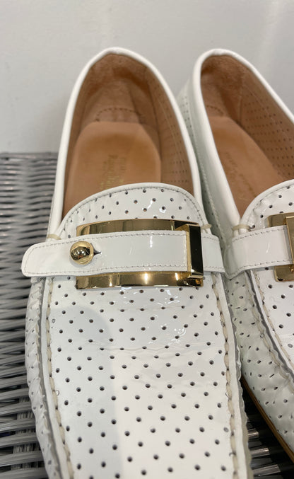 Stuart Weitzman for Russell & Bromley White Patent Leather Flat Moccasin Shoe 9.5 UK 7.5