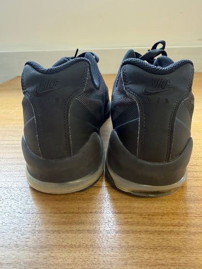 Nike Air Max Invigor Men's black trainers | Size 11.5