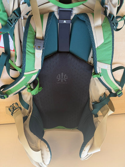 The North Face - Terra 65L Backpack (Green)