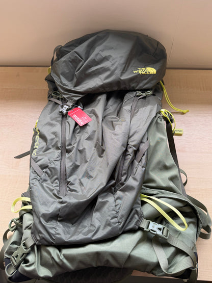 The North Face - Banchee 50L Hiking Backpack (Green)