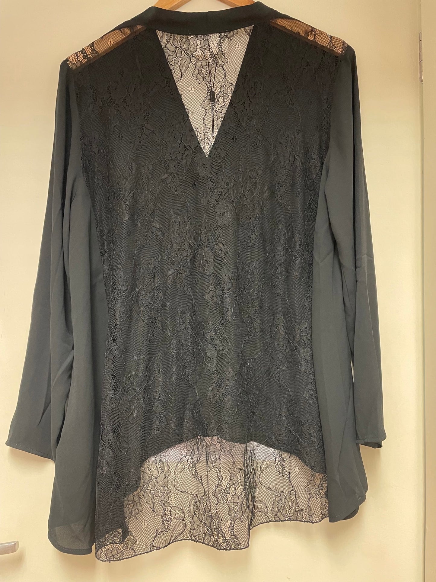 Damsel in a Dress ladies long sleeved lace back blouse size 14 BNWT