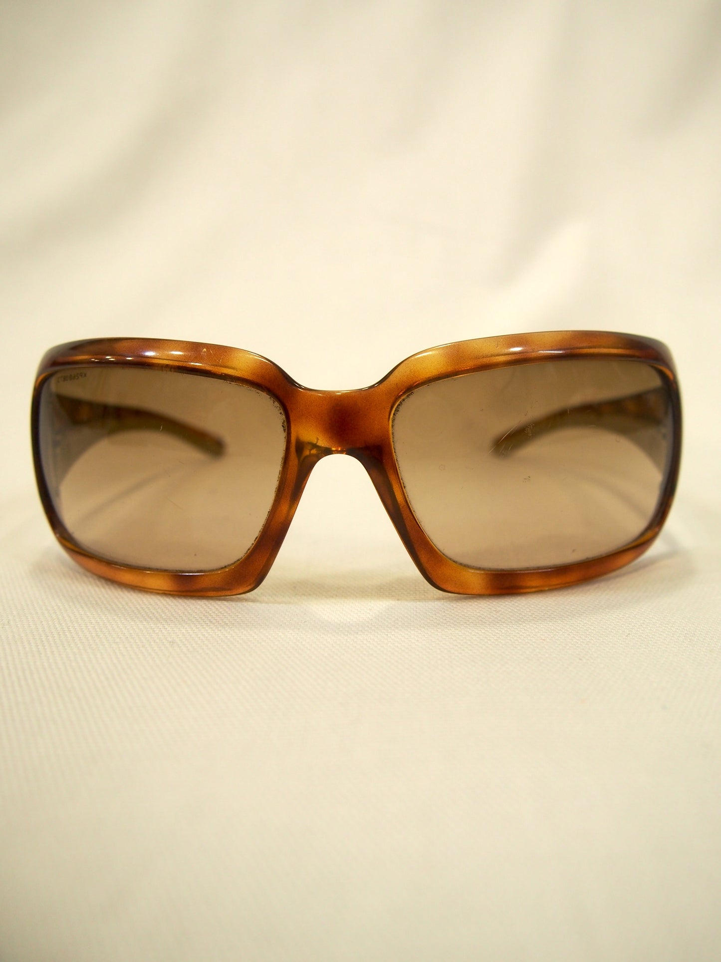 2000s Prada SPR-01H wrap sunglasses - Tortoise / Brown - Case