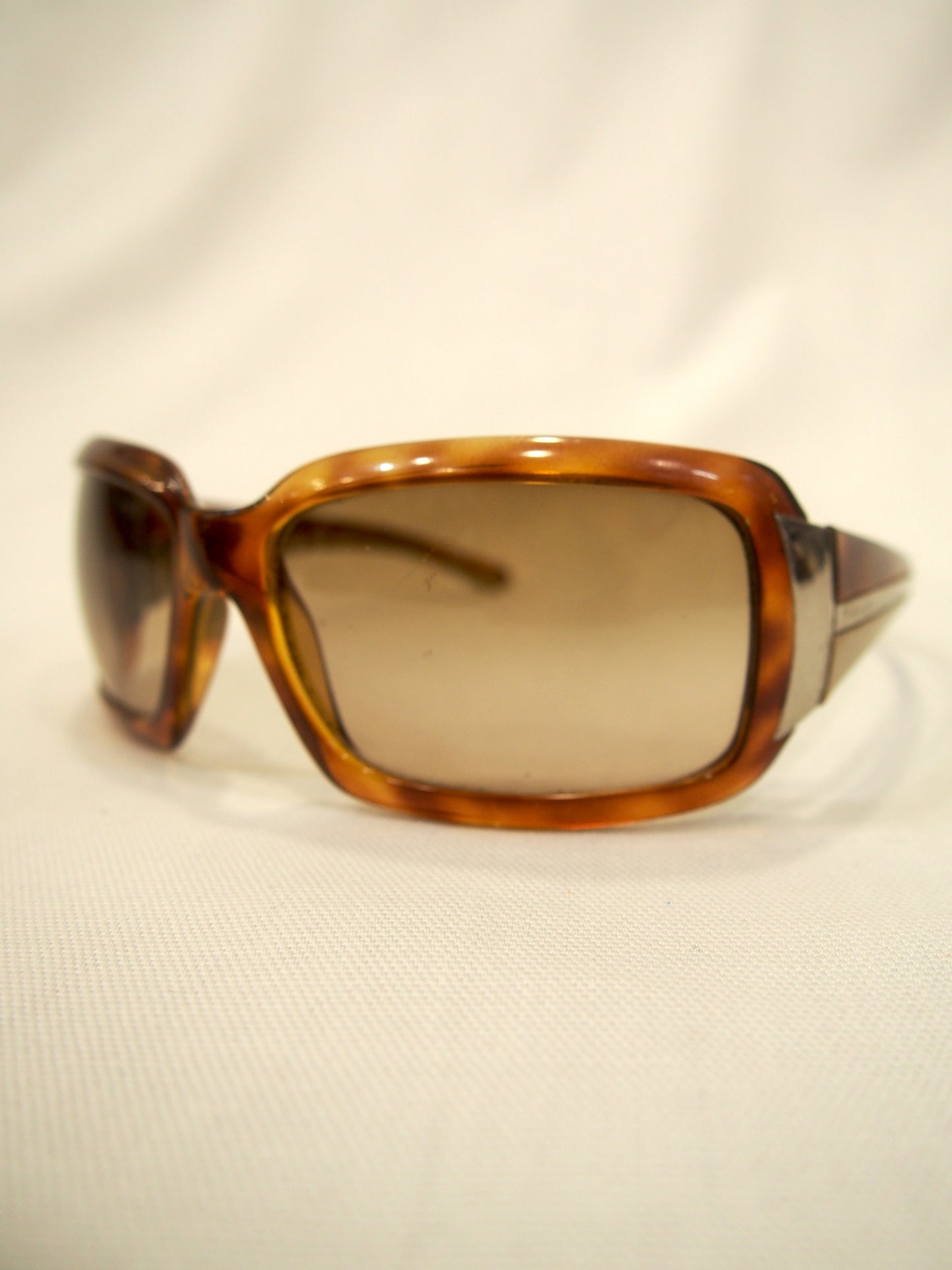 2000s Prada SPR-01H wrap sunglasses - Tortoise / Brown - Case
