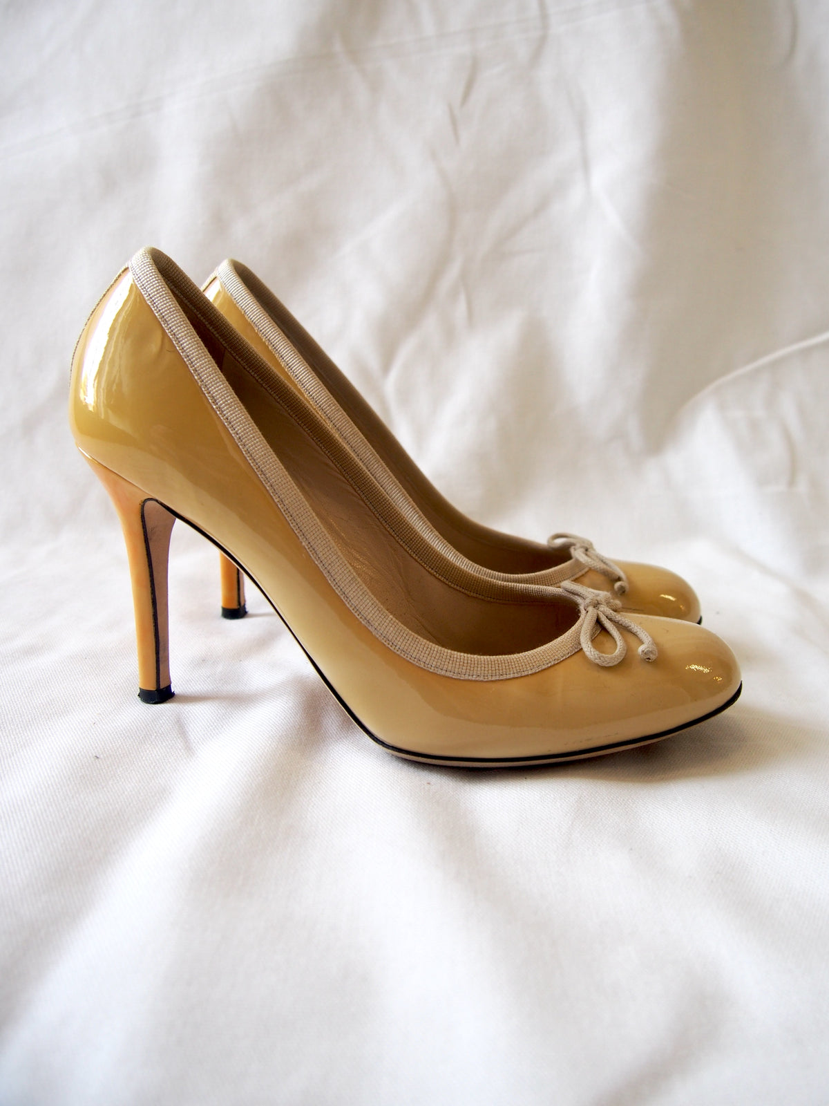 Dolce & Gabbana D&G cream orange patent leather high heels - EU38