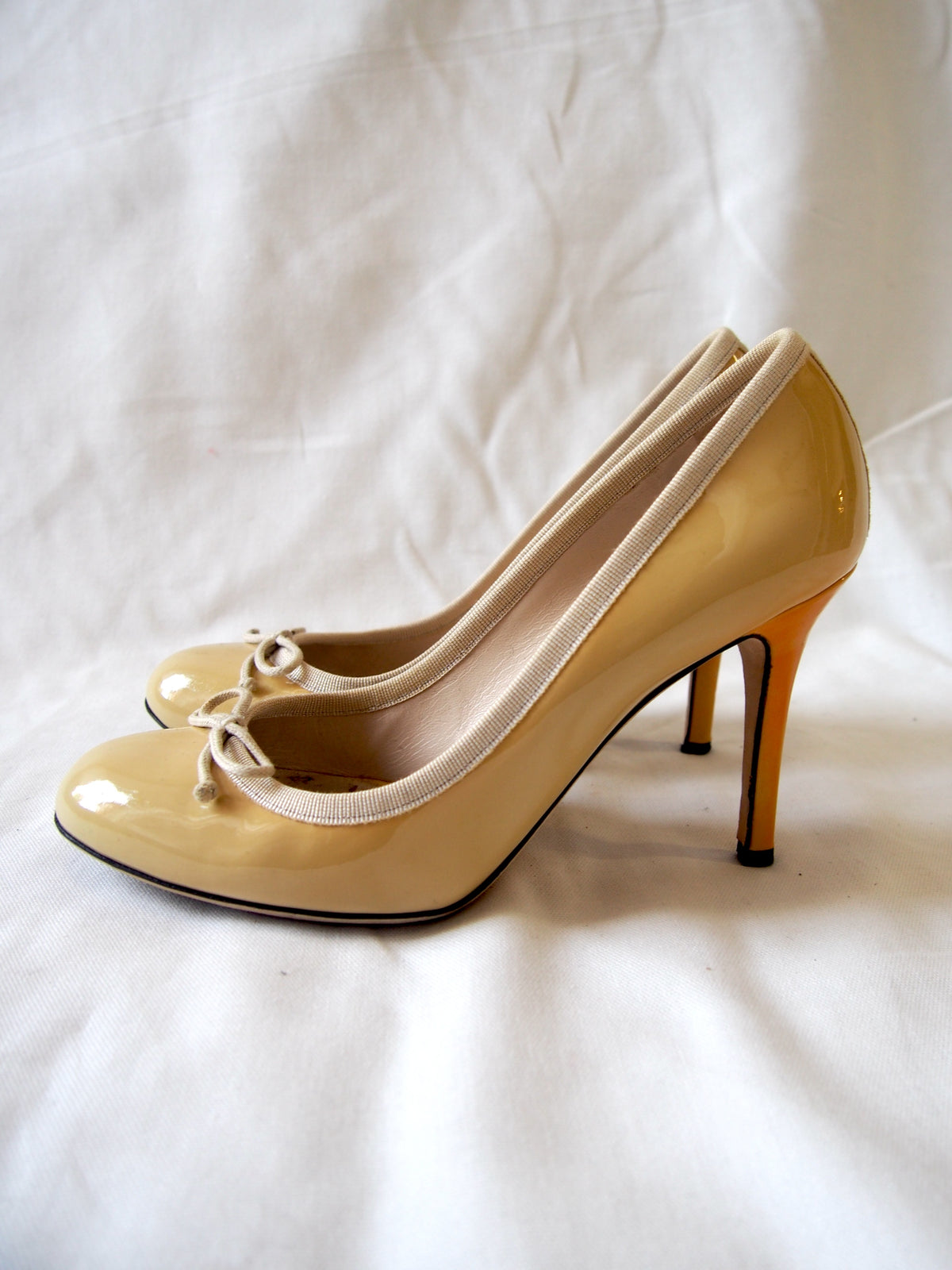 Dolce & Gabbana D&G cream orange patent leather high heels - EU38