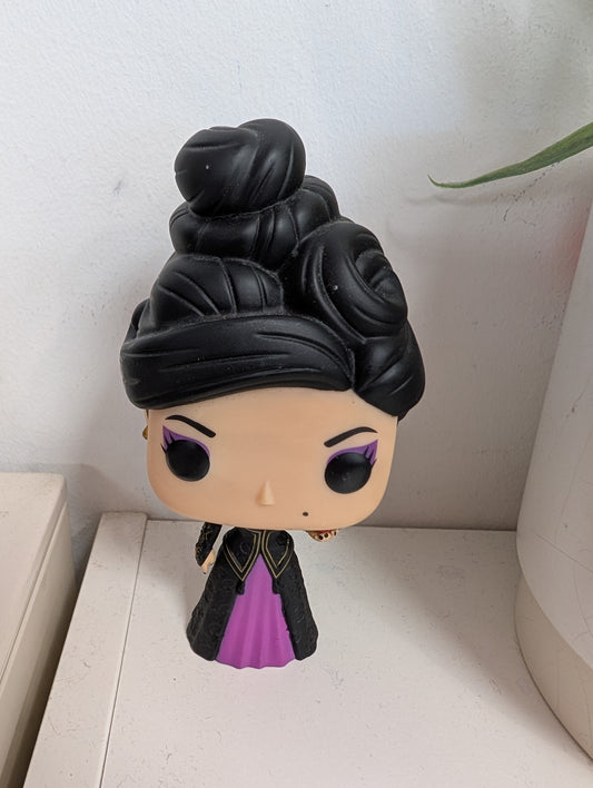 Funko Pop Once Upon a Time Regina with Apple Figure