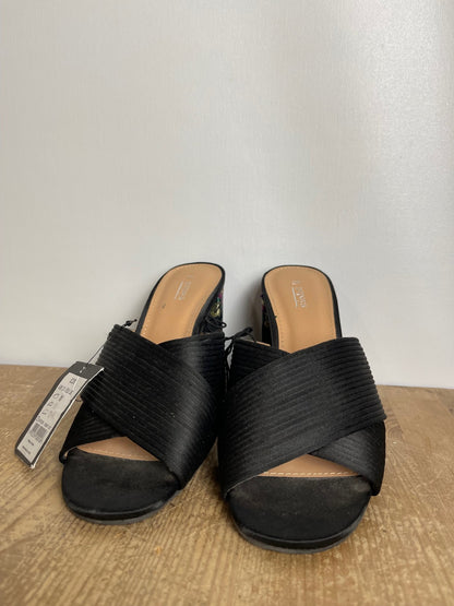 BNWT Papaya Black Heels Size 3