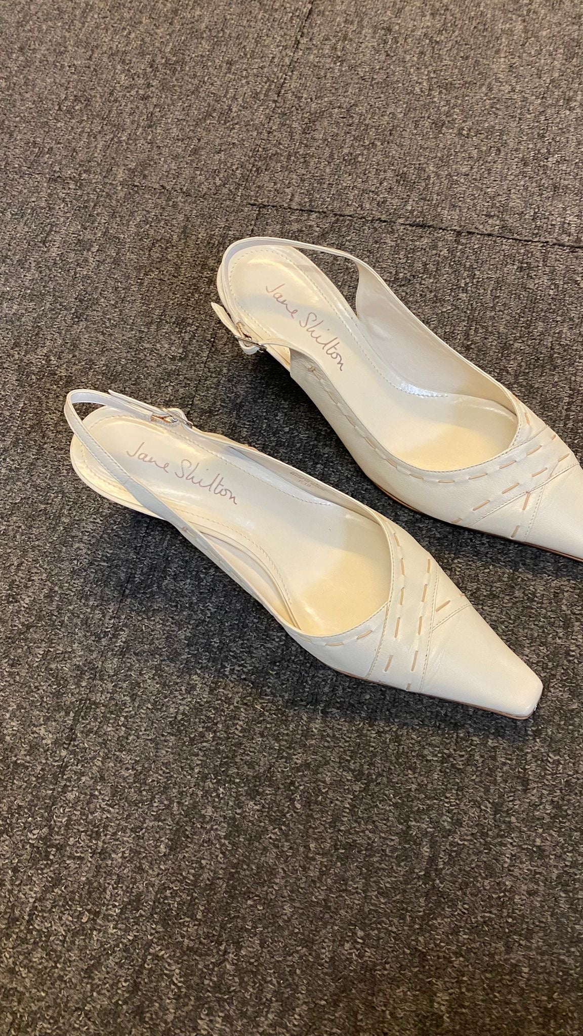 Jane Shilton Kitten Heel Shoe, in box, size 40 , 6.5, Cream