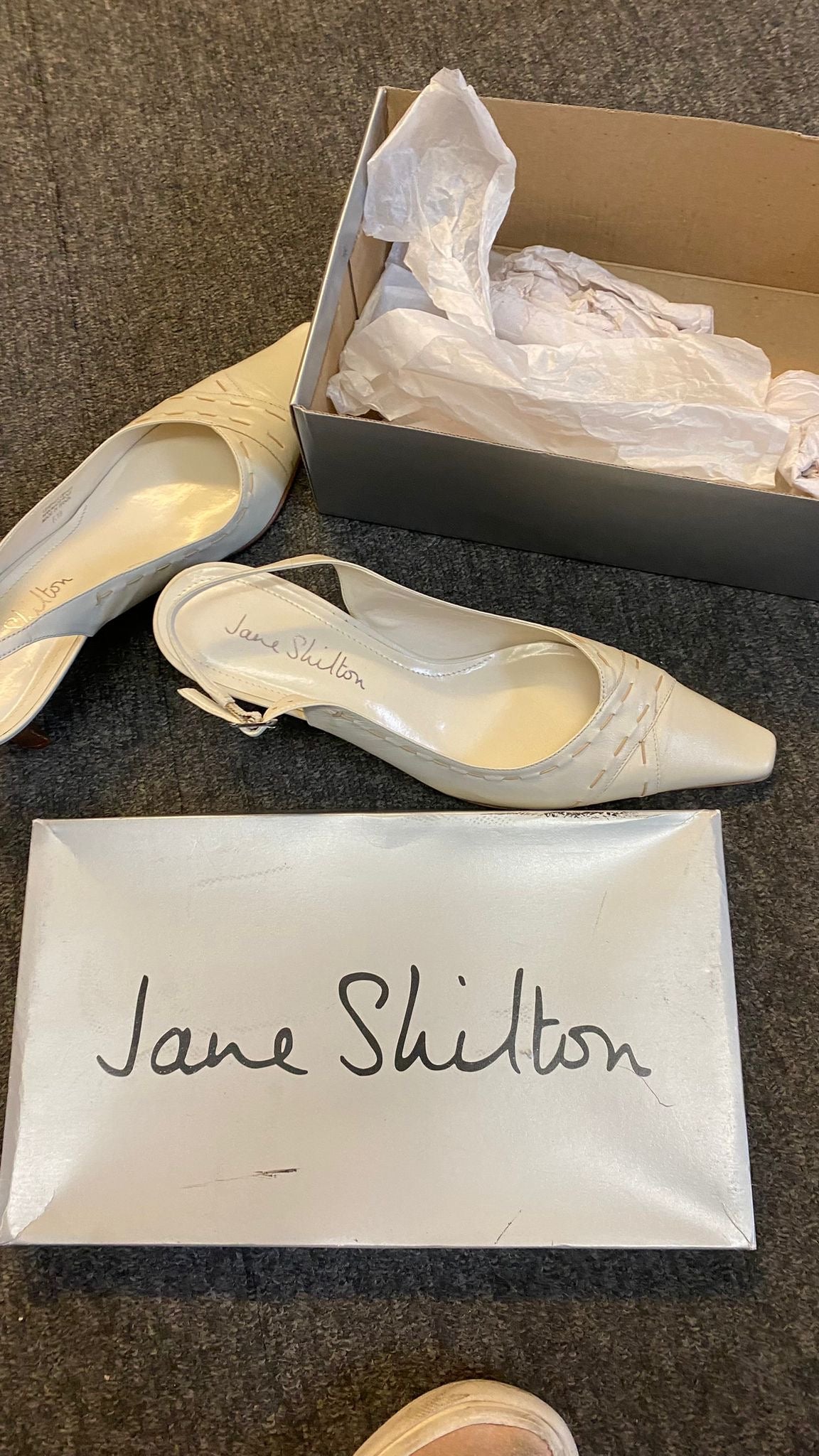 Jane Shilton Kitten Heel Shoe, in box, size 40 , 6.5, Cream