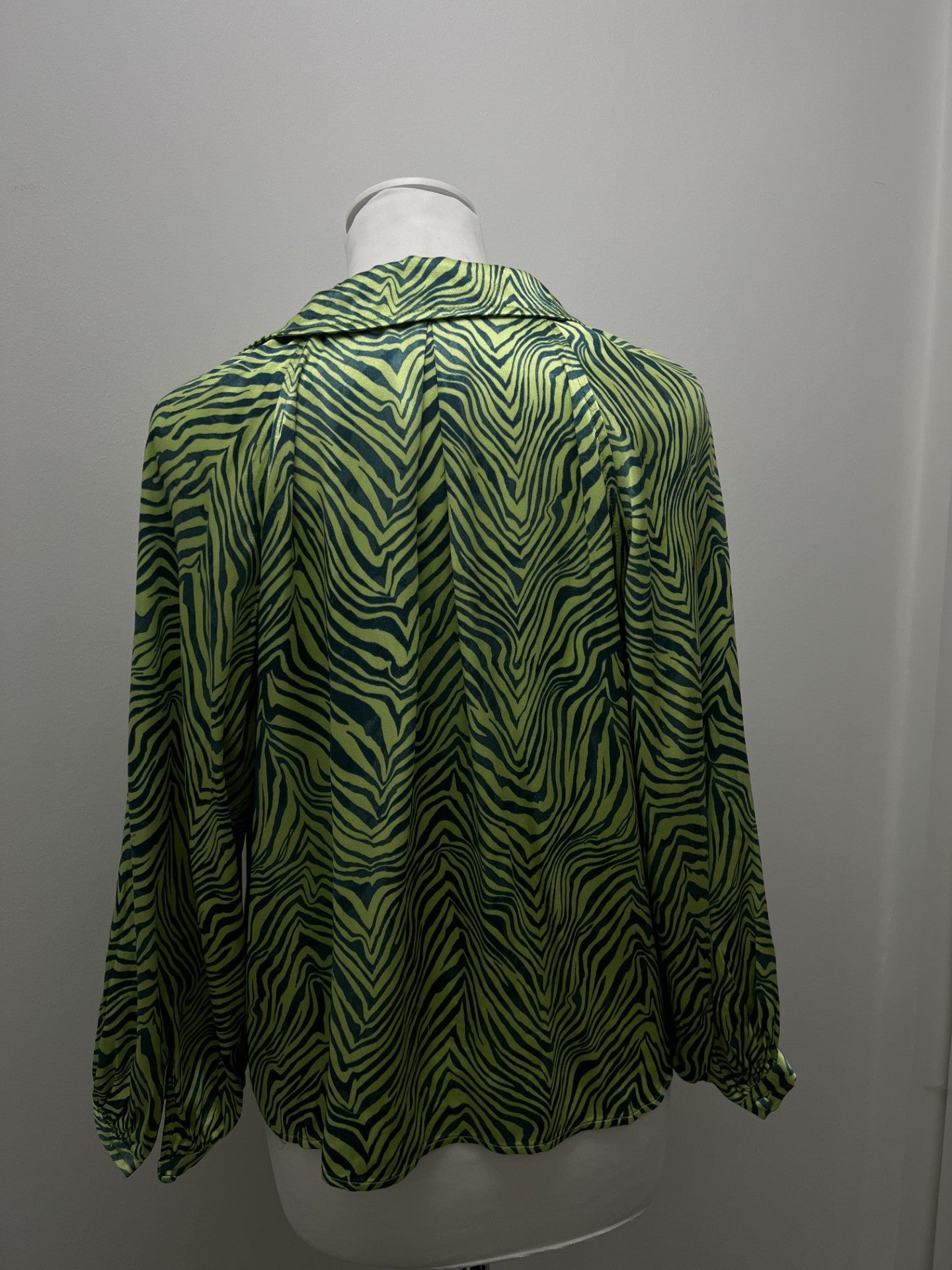 Oliver Bonas Green Animal Print Blouse Size 8 BNWT